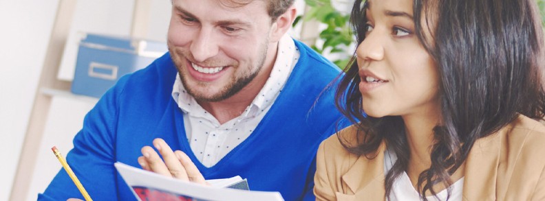 Man en vrouw in gesprek.