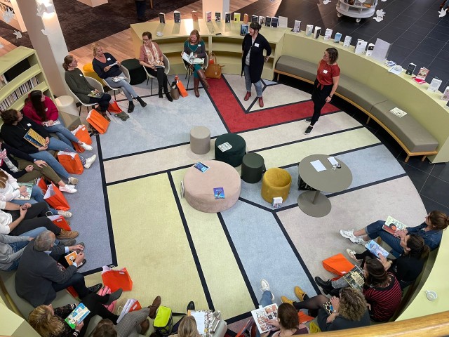 Foto: netwerkbijeenkomst voor leerkrachten in de bibliotheek van Roosendaal (3 november 2021)